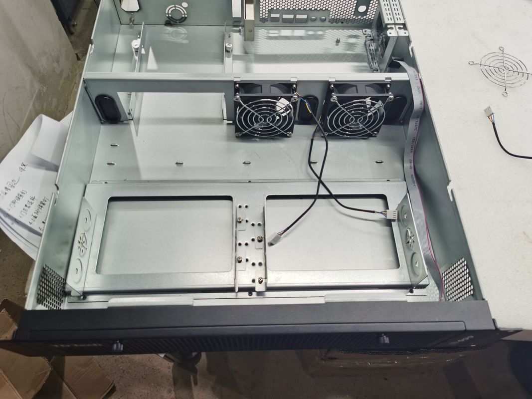 Fabrication sur mesure de la tôle de métal de pliage de l'aluminium du réseau Cabinet de l'ordinateur Casse de jeux de PC Casse