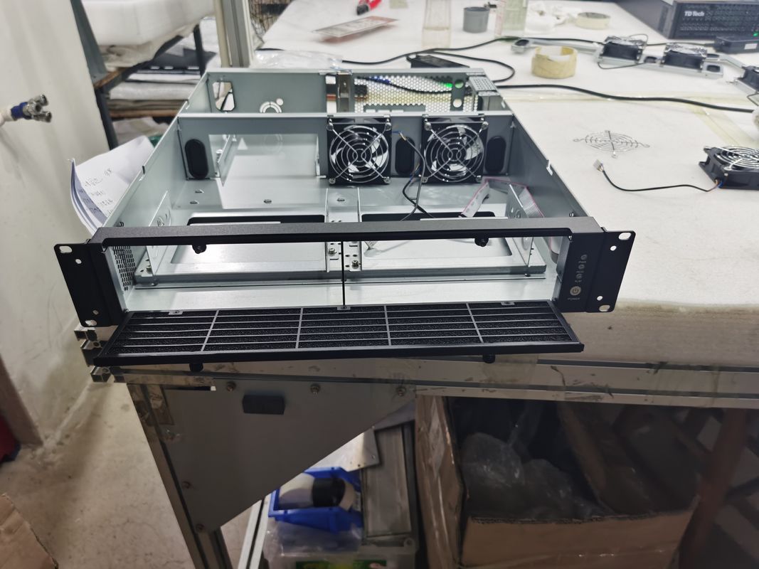 Fabrication sur mesure de la tôle de métal de pliage de l'aluminium du réseau Cabinet de l'ordinateur Casse de jeux de PC Casse