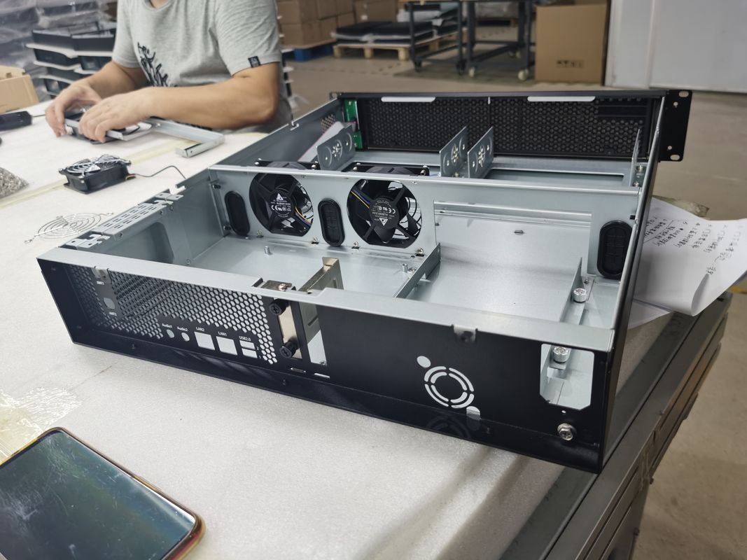 Fabrication sur mesure de la tôle de métal de pliage de l'aluminium du réseau Cabinet de l'ordinateur Casse de jeux de PC Casse